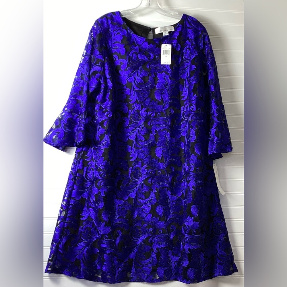 Caroline Rose NWT Bella Soiree Embroidered
Mesh Lace 3/4 Bell Sleeve Shift Dress